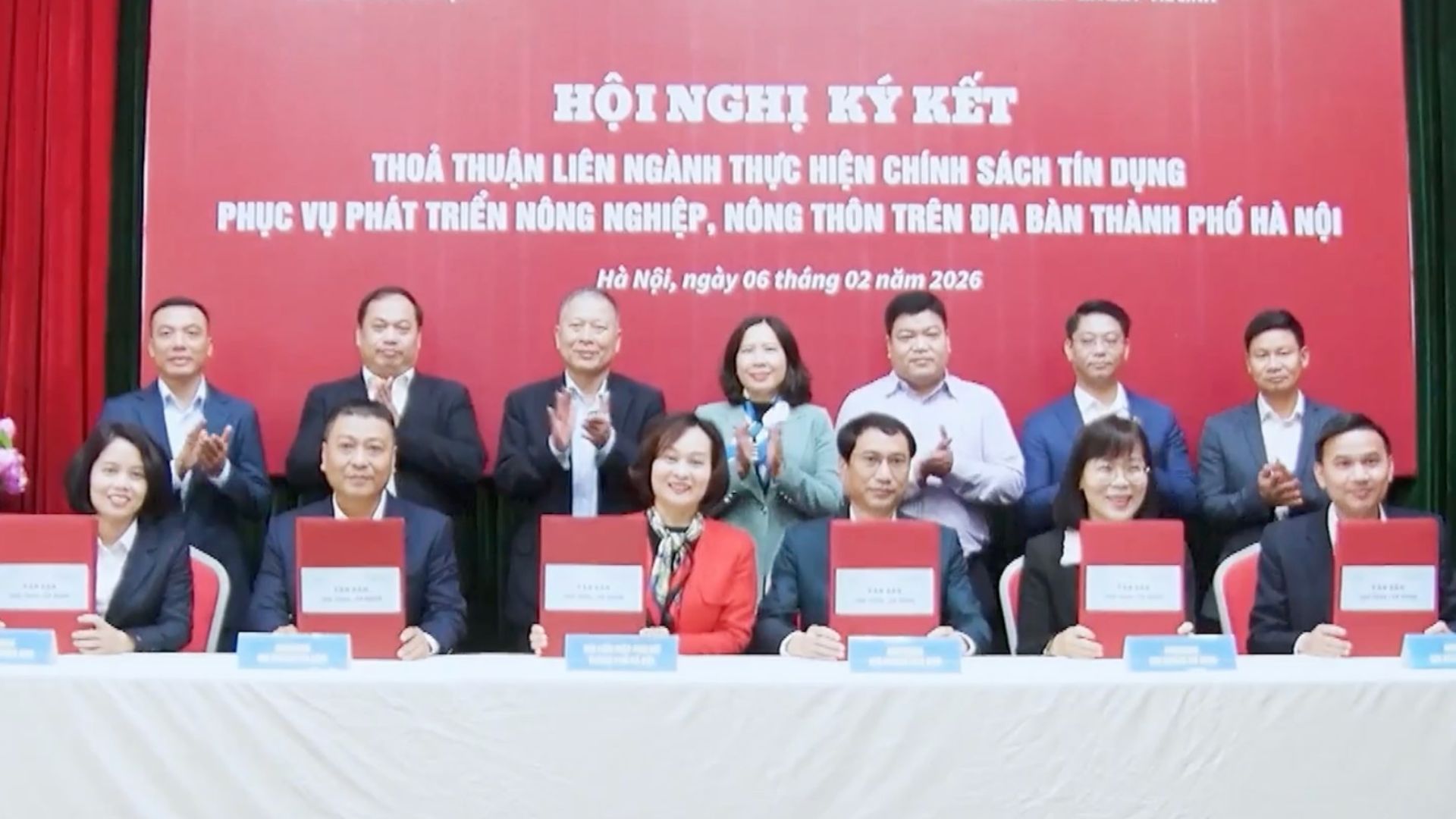 Hội LHPN TP. Hà Nội kí hỗ trợ vay vốn với Agribank