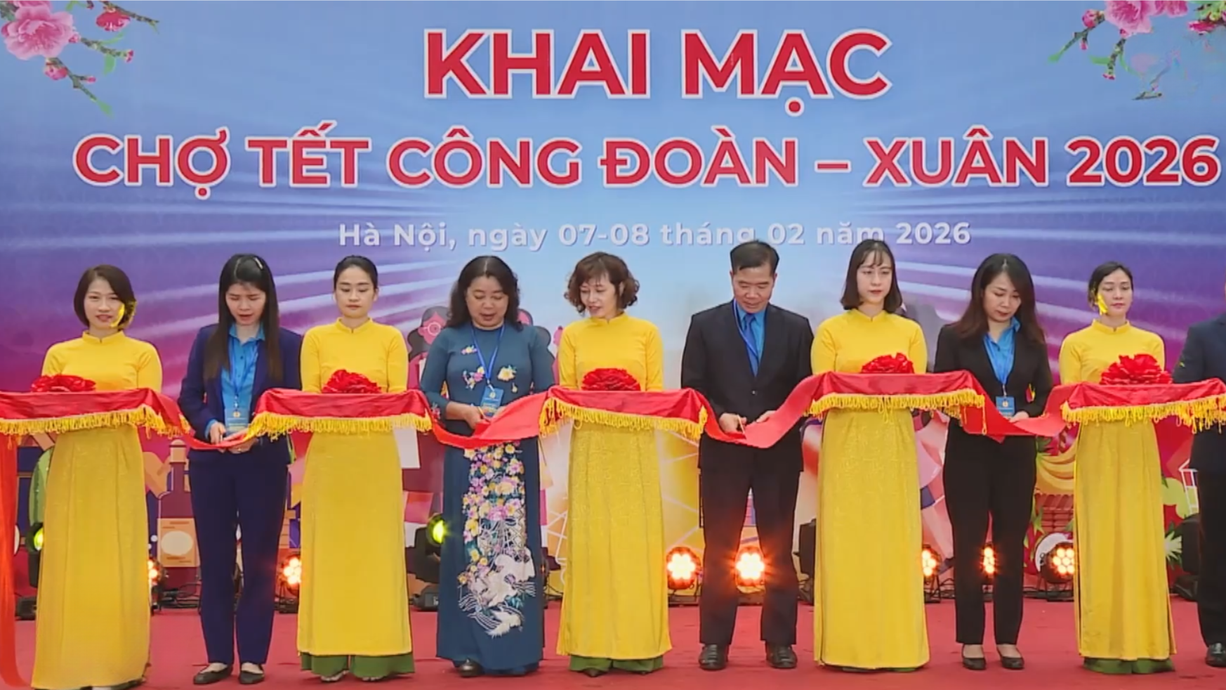 Công đoàn Thủ đô đưa Tết đến gần người lao động