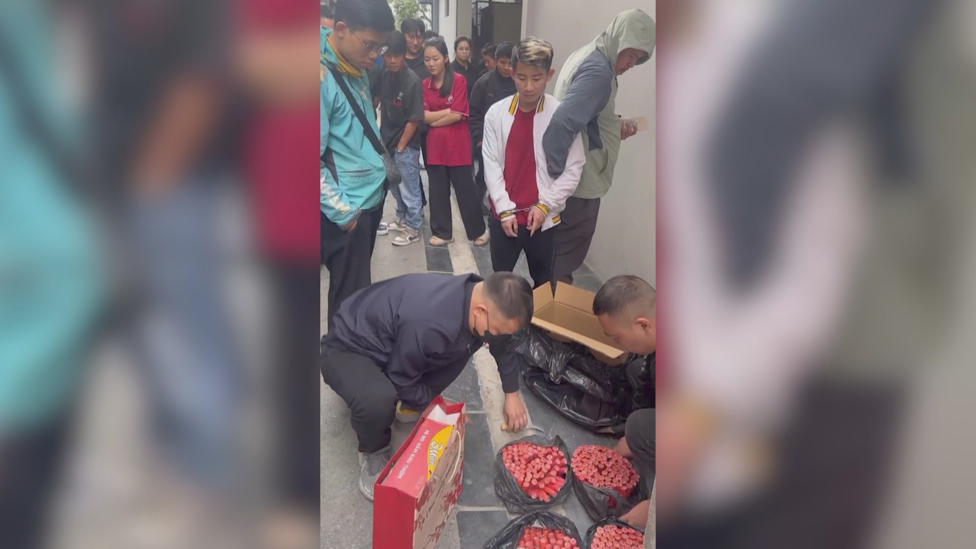 Xã Vĩnh Thanh bắt giữ đối tượng vận chuyển 7 kg pháo nổ