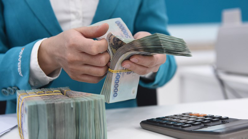 Lãi suất liên ngân hàng tăng 'đột biến'