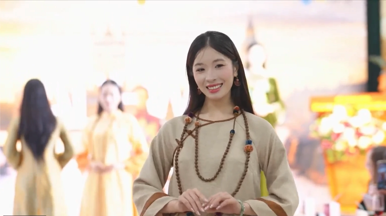 Đưa di sản Áo dài đến Tuần lễ Thời trang London