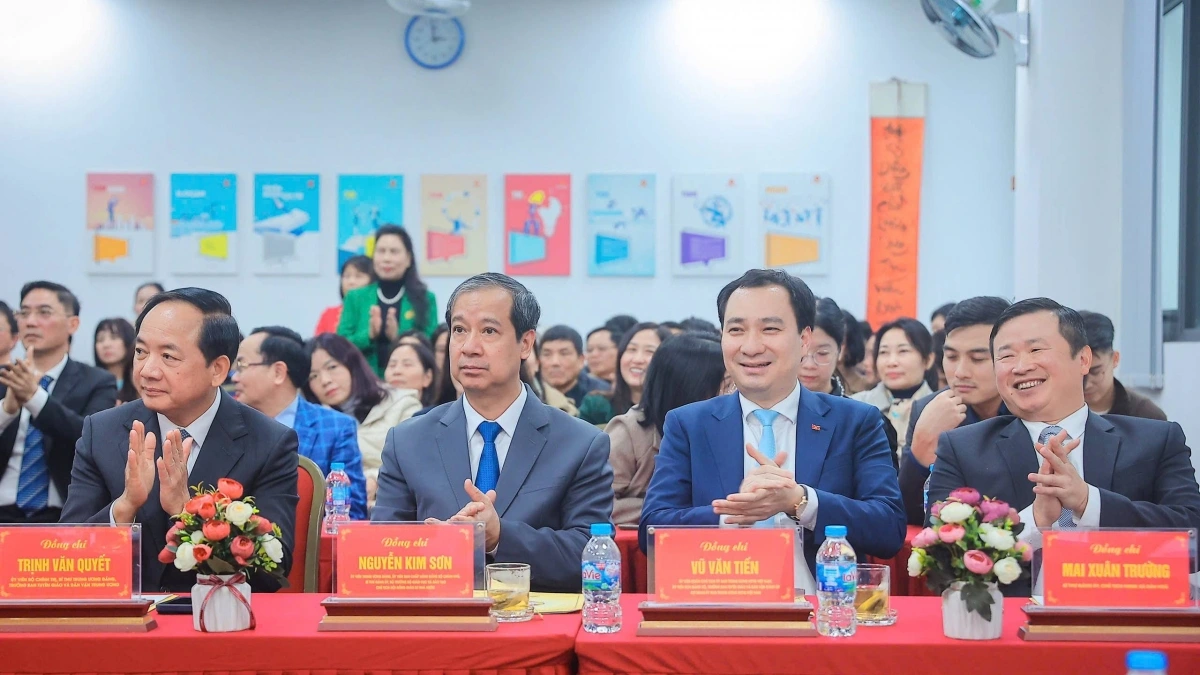 Giới thiệu các đồng chí Trịnh Văn Quyết, Nguyễn Kim Sơn ứng cử ĐBQH khóa XVI