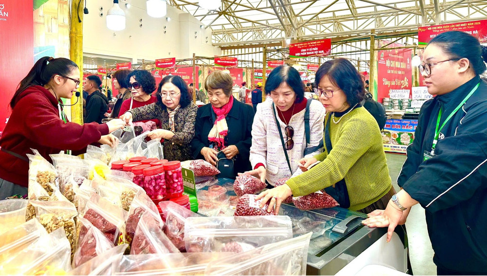 Nhộn nhịp sức mua hàng hoá Tết 2026