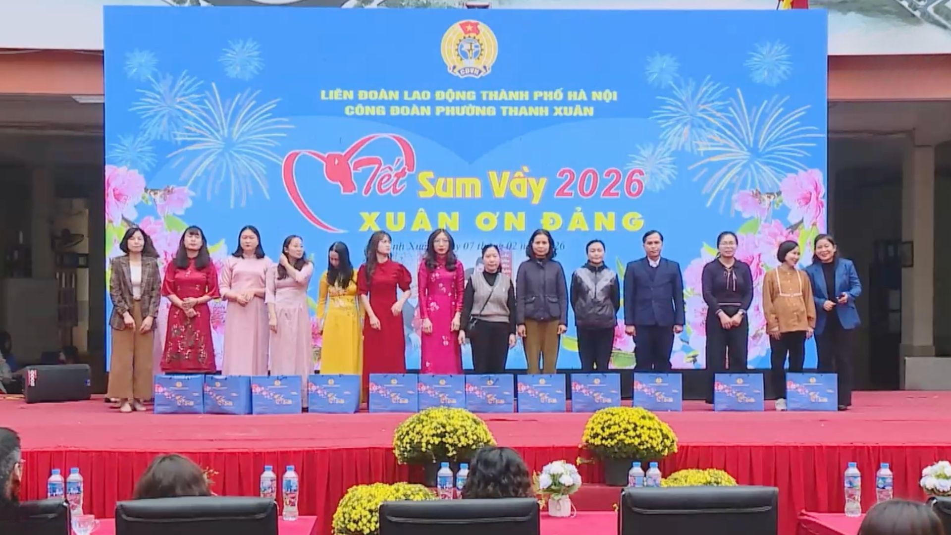 Để mọi người lao động đều có Tết