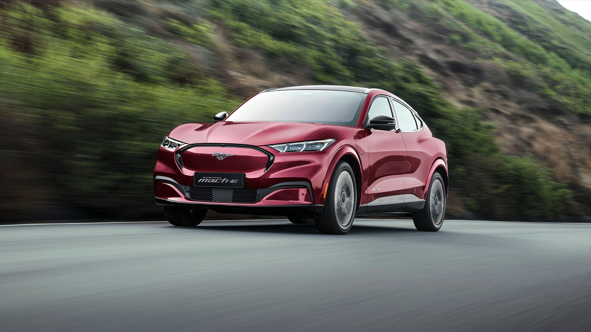 Ford gọi sửa chữa hơn 400 xe ô tô Mustang Mach-E