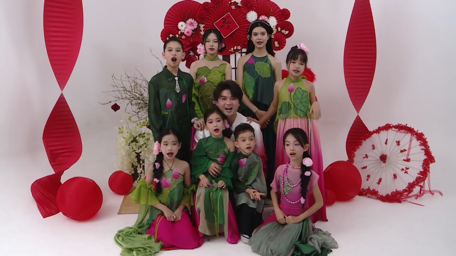 'Ngôi sao ảnh nhí' tôn vinh tinh hoa dân gian Việt Nam