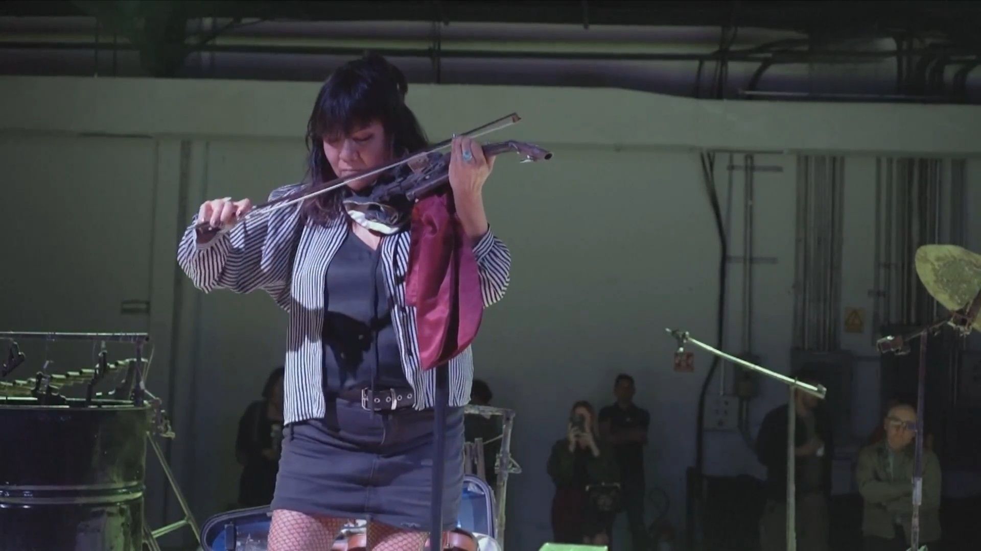 Nghệ sĩ Mexico biến súng thành nhạc cụ