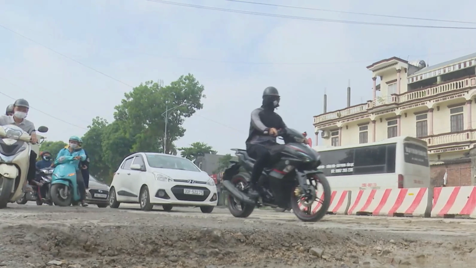 Mở rộng Quốc lộ 6 vẫn chậm tiến độ