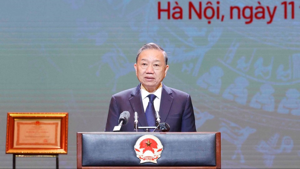 Báo Nhân Dân đón nhận Huân chương Lao động Hạng Nhất