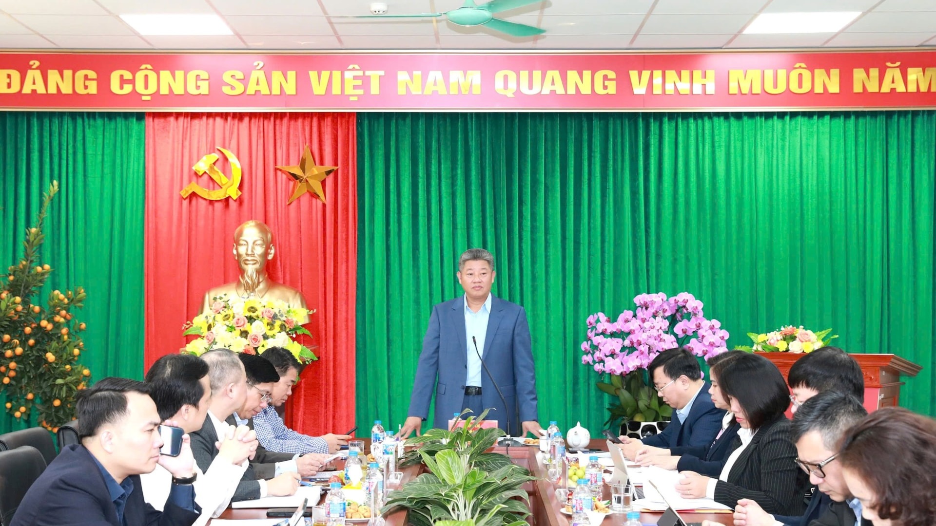 Tăng cường cán bộ hướng dẫn cử tri, hỗ trợ điểm bầu cử