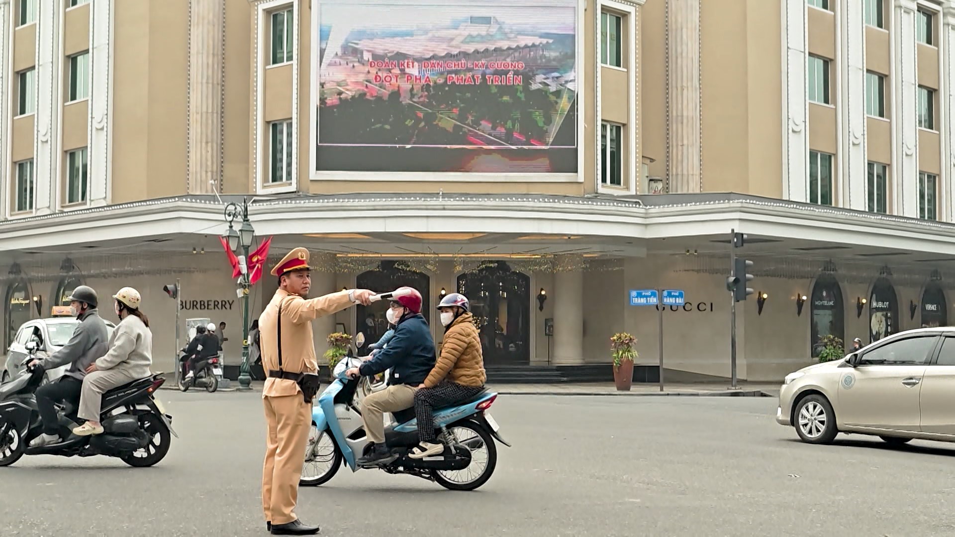 Phối hợp lực lượng giữ giao thông thông suốt ngày bầu cử