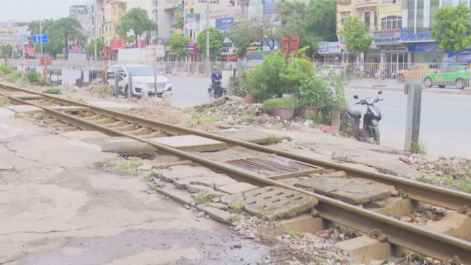 Xử lý gần 1.800 trường hợp vi phạm tại đường ngang đường sắt