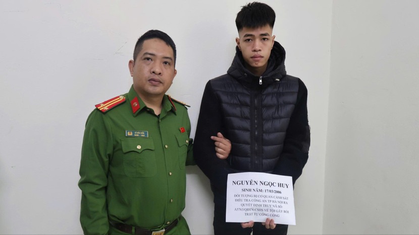 Đối tượng trốn truy nã sau vụ 'hỗn chiến' ra đầu thú