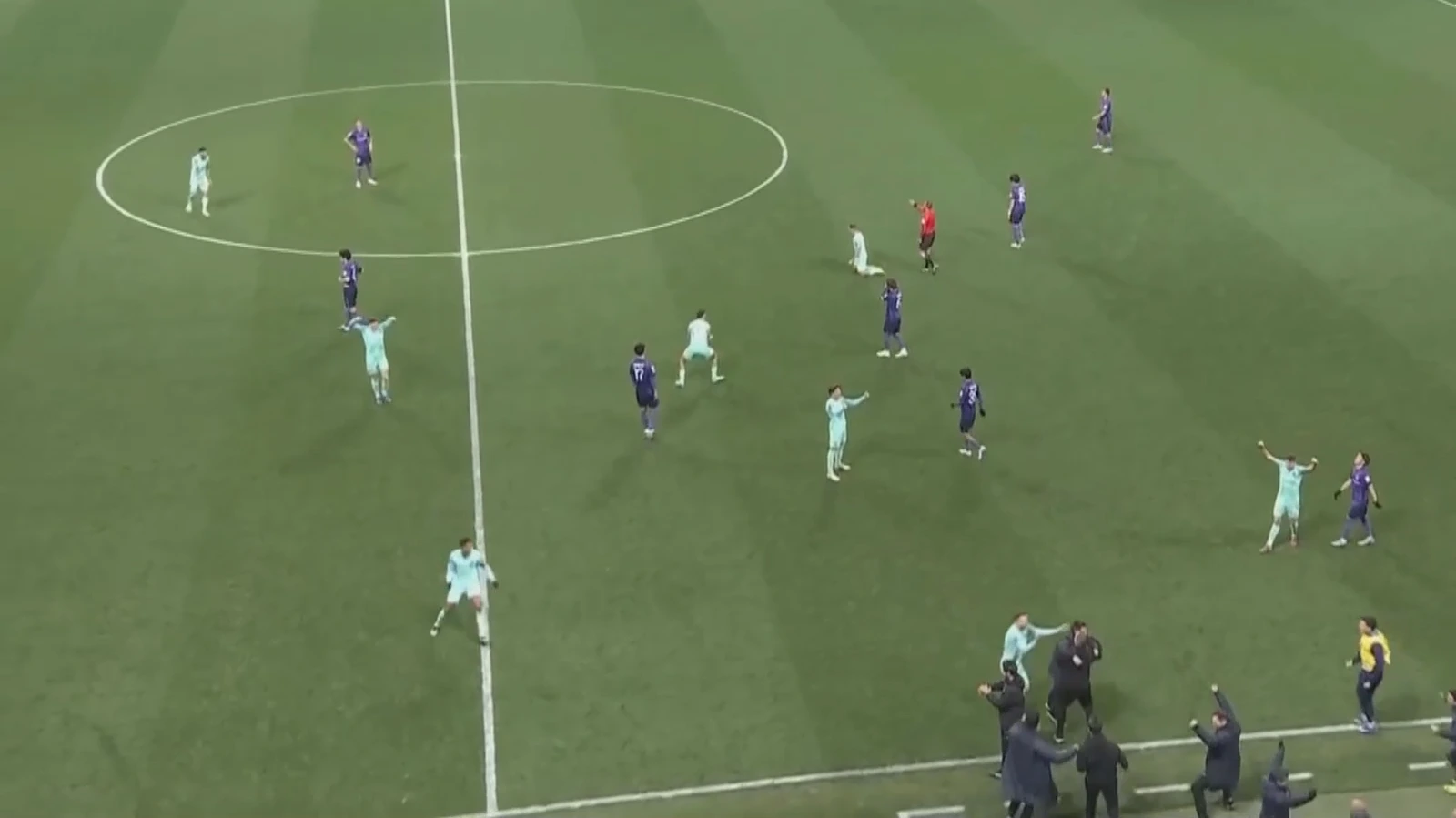 CLB Sanfrecce Hiroshima dừng bước ở vòng 1/8