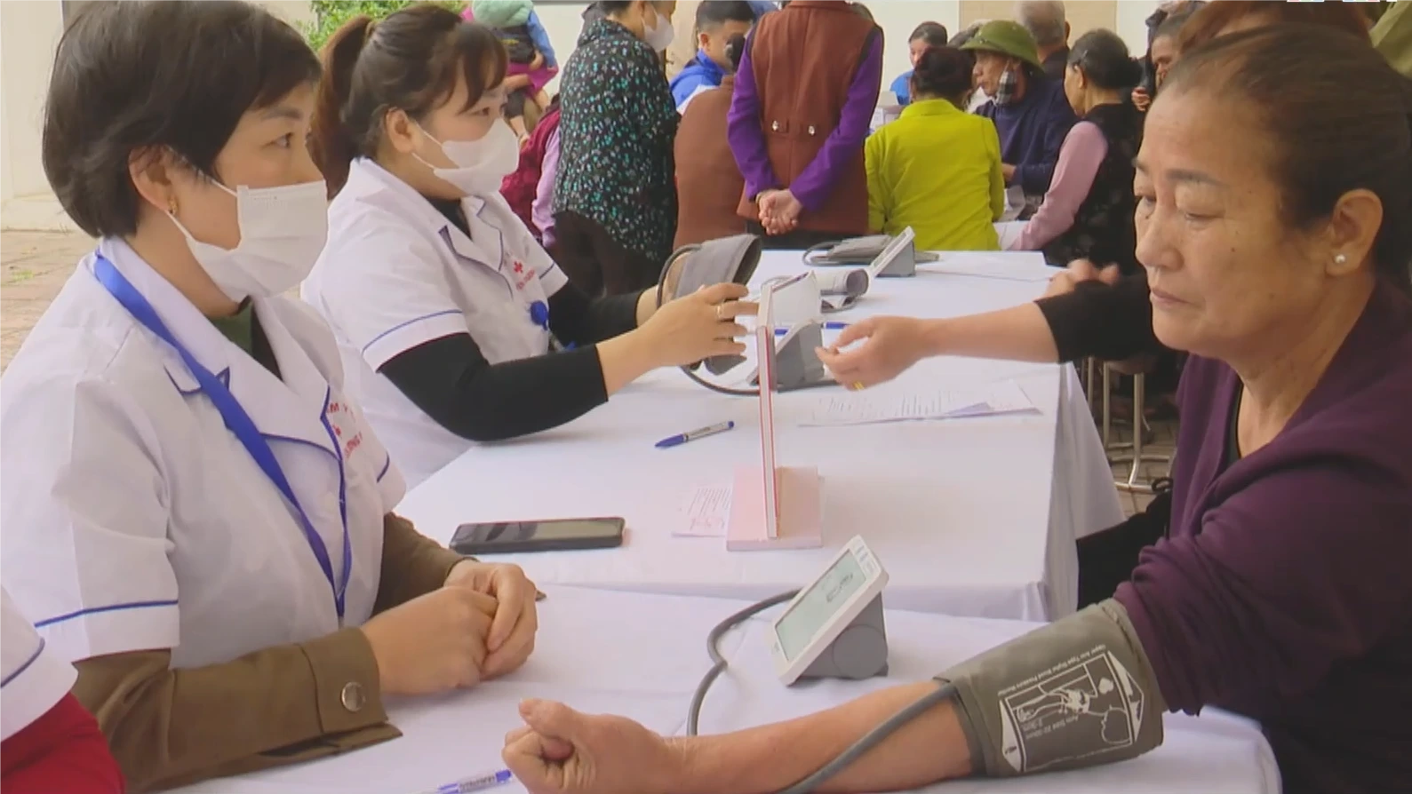 Quan tâm chăm sóc sức khoẻ người cao tuổi