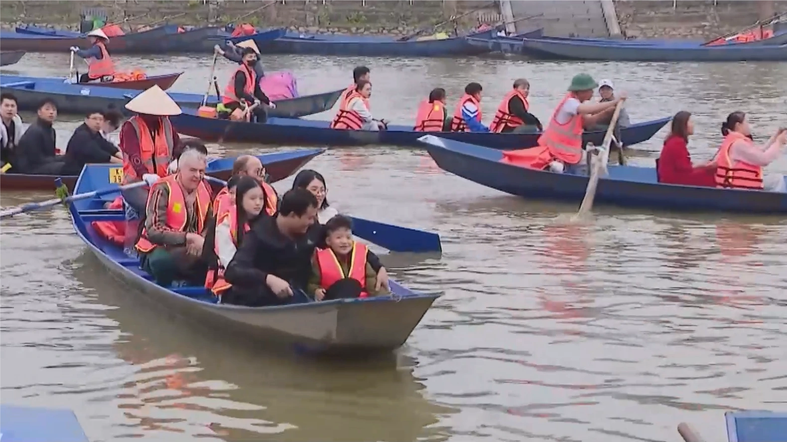 Du lịch bứt tốc với 177.000 tỷ đồng sau hai tháng 2026