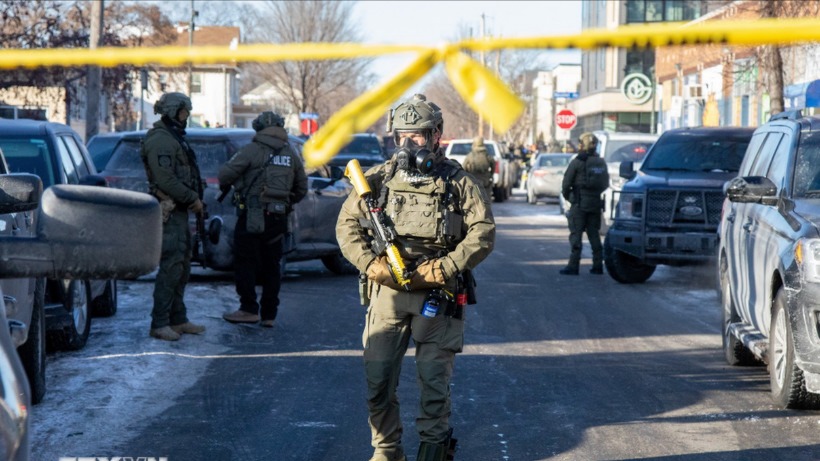 FBI điều tra khủng bố sau vụ xả súng trường đại học