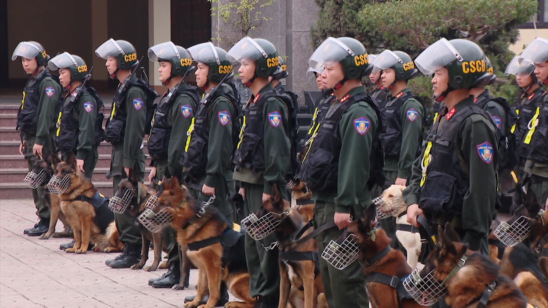 Những 'chiến sĩ đặc biệt' trên trận tuyến bảo vệ ngày hội non sông