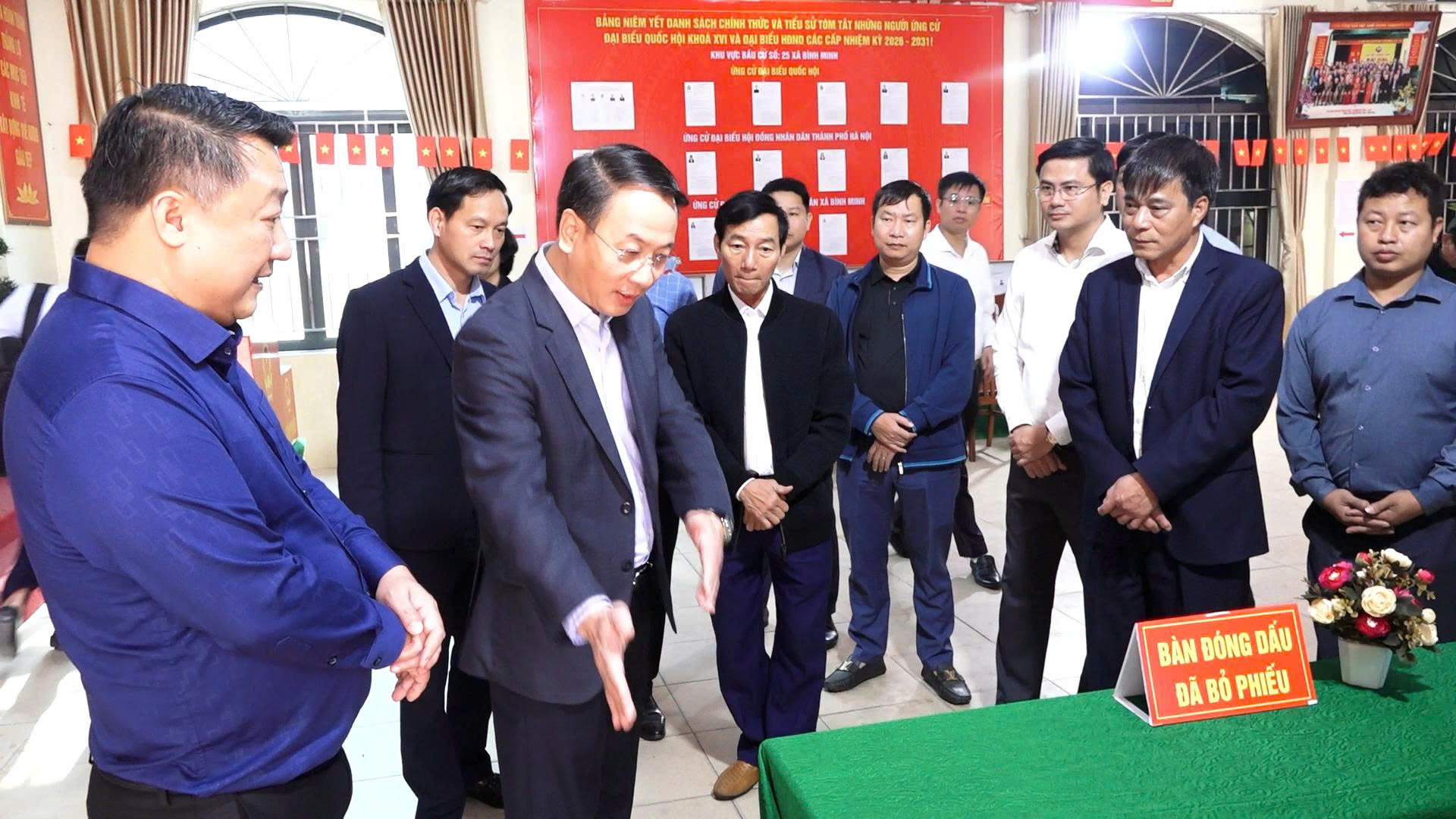 Kiểm tra công tác chuẩn bị bầu cử tại xã Bình Minh và Hoà Xá