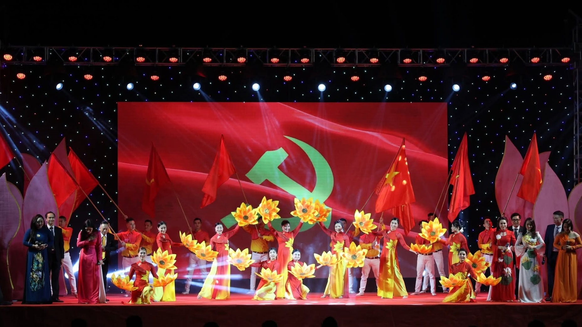 Xã Tiến Thắng tổ chức chương trình nghệ thuật chào mừng bầu cử