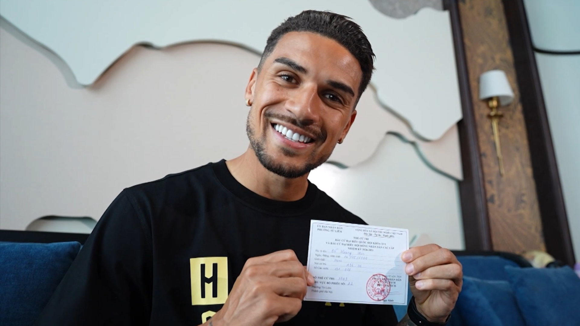 Lá phiếu đầu tiên của những công dân mới