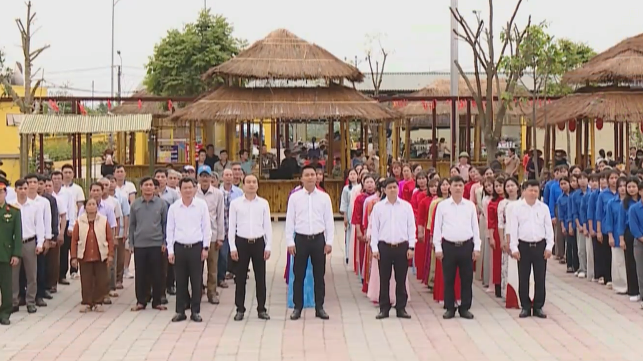 Xã Minh Châu thượng cờ trước ngày hội lớn