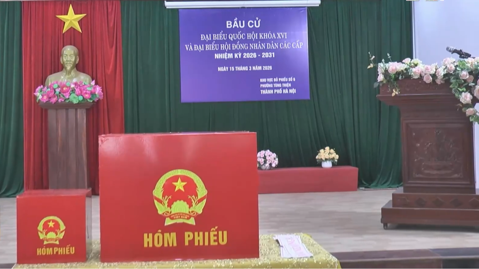 Các điểm bầu cử ở Tùng Thiện đều trang trọng, an toàn