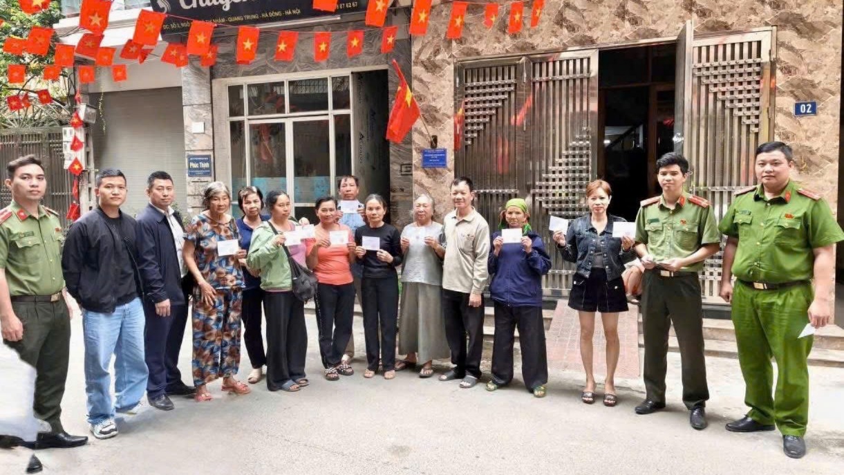 Người dân phường Hà Đông hân hoan đi bầu cử