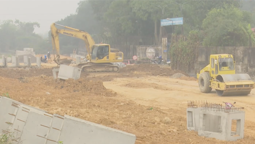 Đẩy nhanh tiến độ thi công đường gom đê sông Cà Lồ