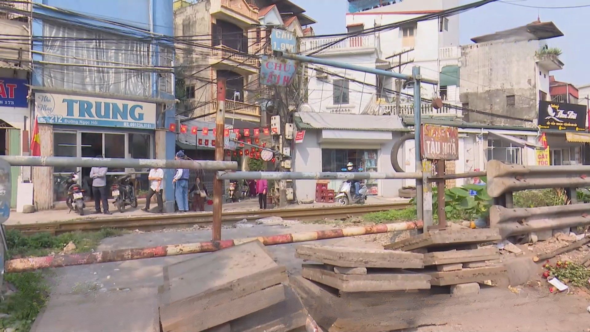 Ngăn ngừa tai nạn từ các lối đi tự mở qua đường sắt