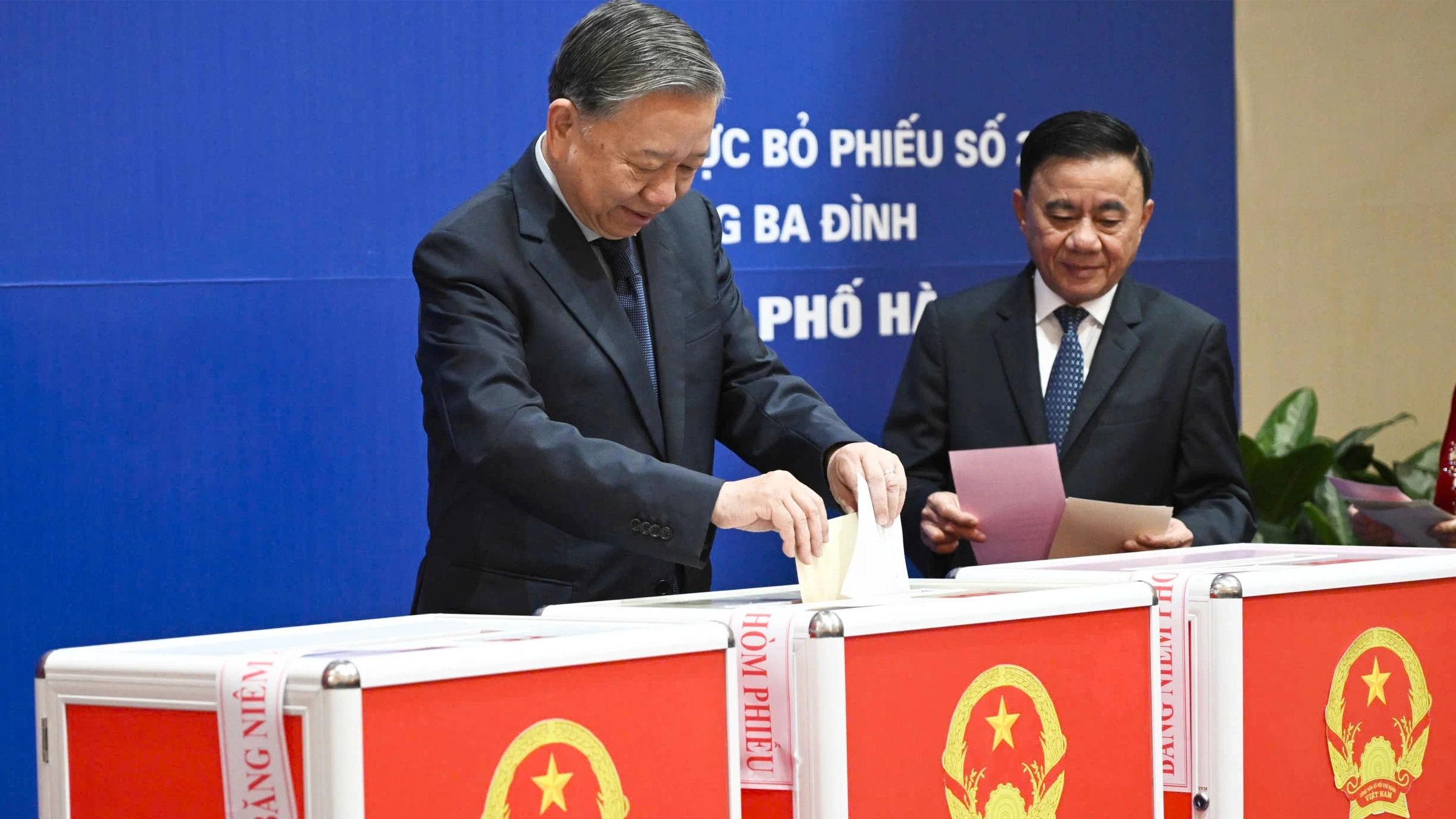 Các đồng chí lãnh đạo Đảng, Nhà nước hòa cùng 'Ngày hội non sông'