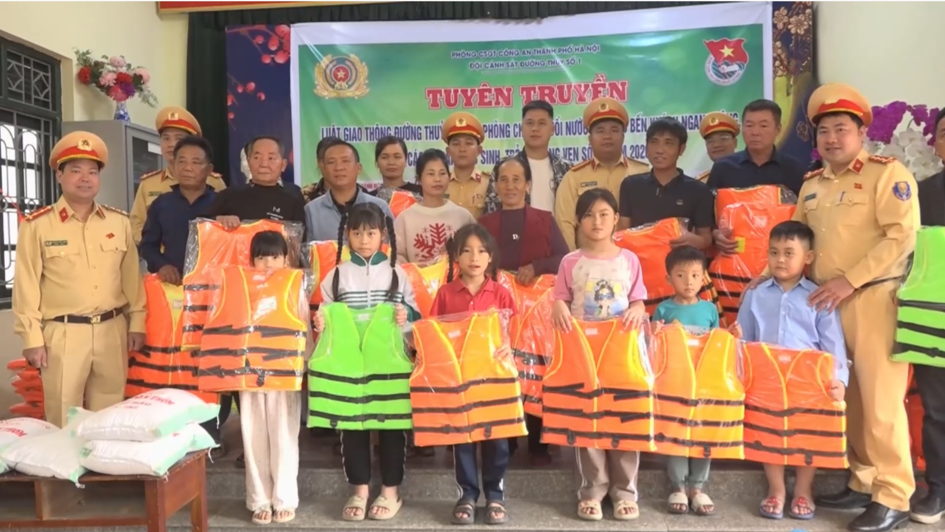 Tăng cường tuyên truyền pháp luật ATGT đường thuỷ