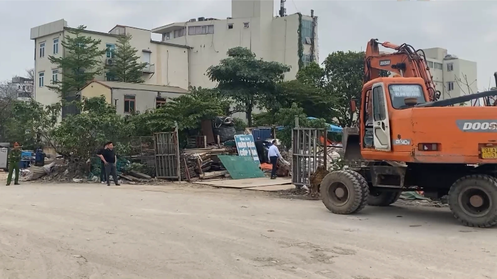 Phường Đại Mỗ cưỡng chế vi phạm đất đai