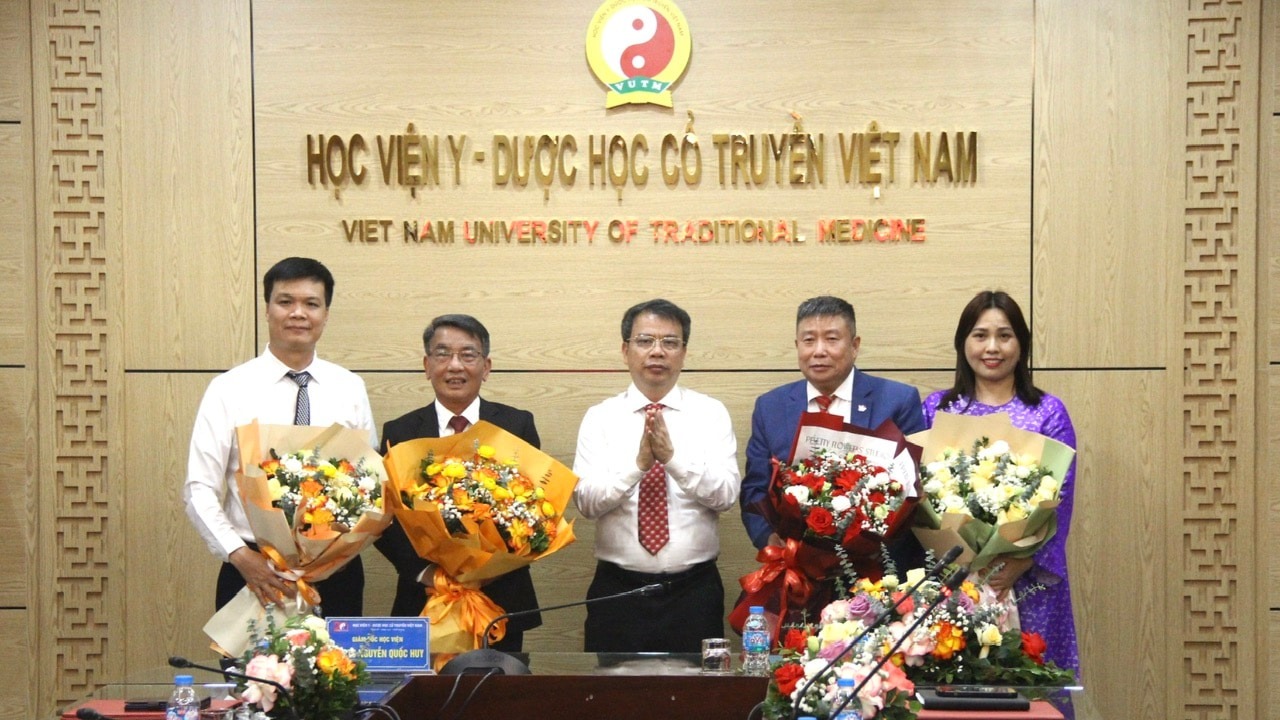 Chuẩn hoá nguồn nhân lực y dược cổ truyền chất lượng cao 