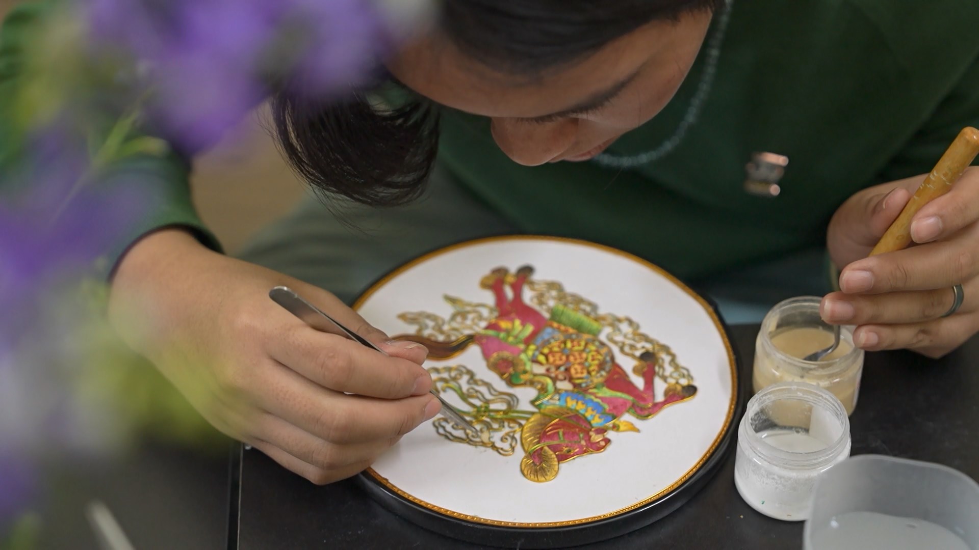 Từ Pháp lam cung đình đến Họa kim sa đương đại