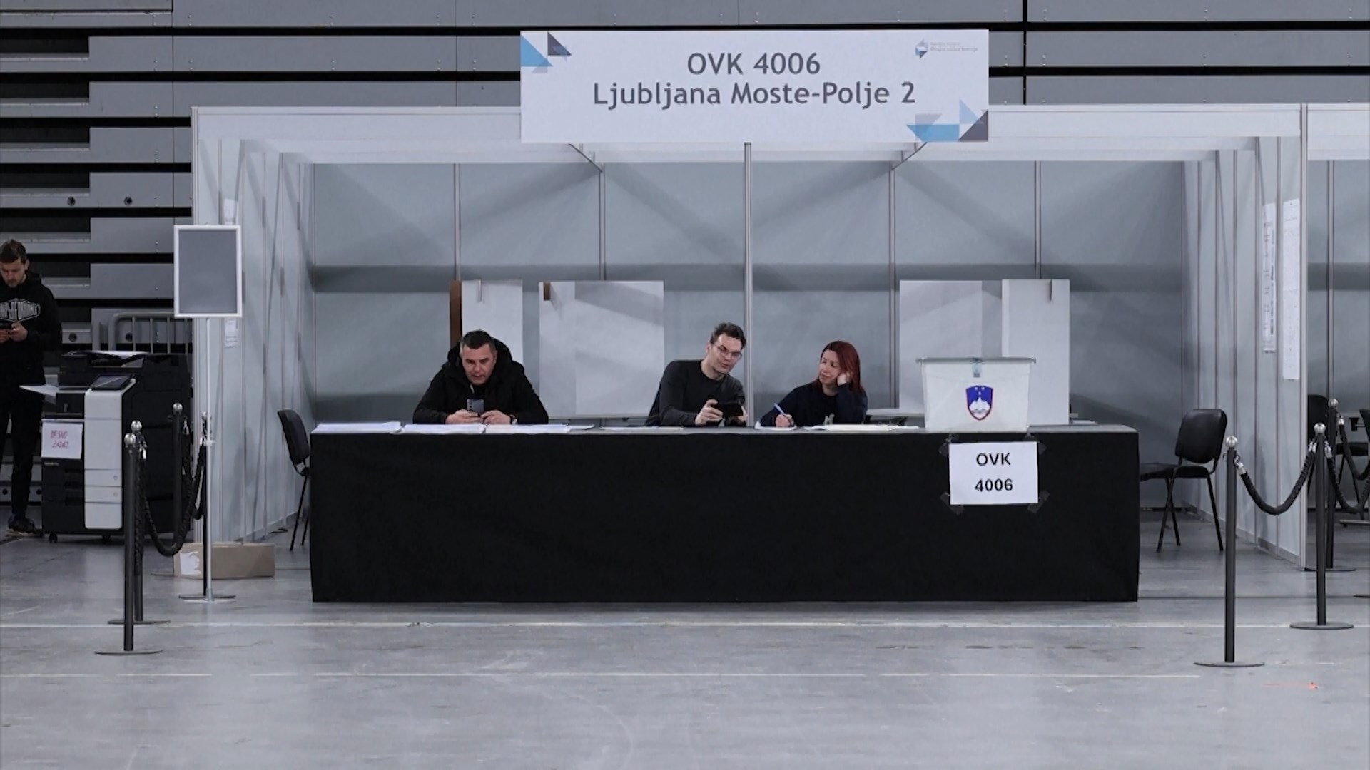 Cử tri Slovenia đi bỏ phiếu sớm