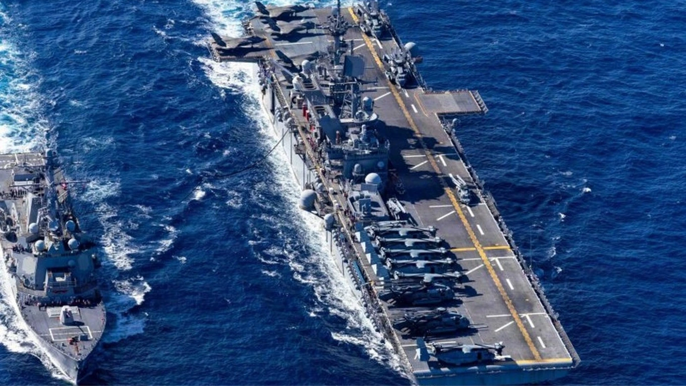 Tàu USS Tripoli của Mỹ di chuyển đến Trung Đông