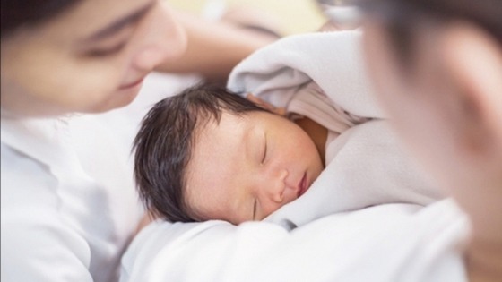 Hỗ trợ tài chính cho phụ nữ sinh con để nâng mức sinh