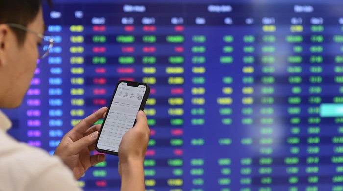 Chứng khoán giảm gần 15 điểm, dòng tiền thận trọng