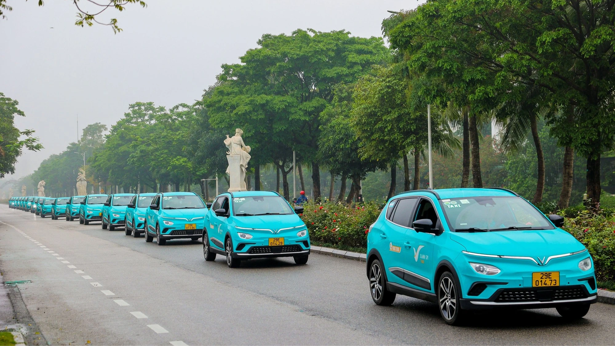 Chậm nhất đến 2030 Hà Nội hoàn thành chuyển đổi xanh taxi