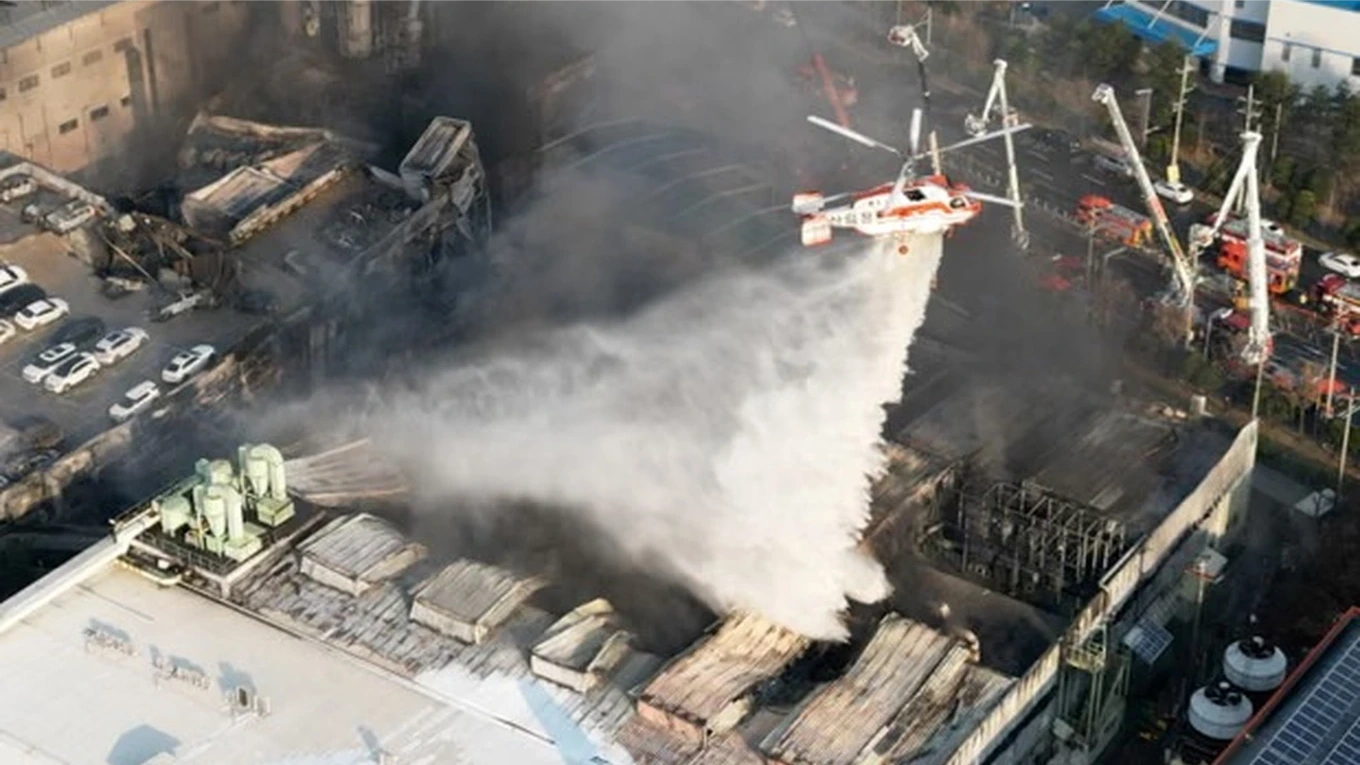 Vụ cháy nhà máy linh kiện ô tô Hàn Quốc: 14 người thiệt mạng