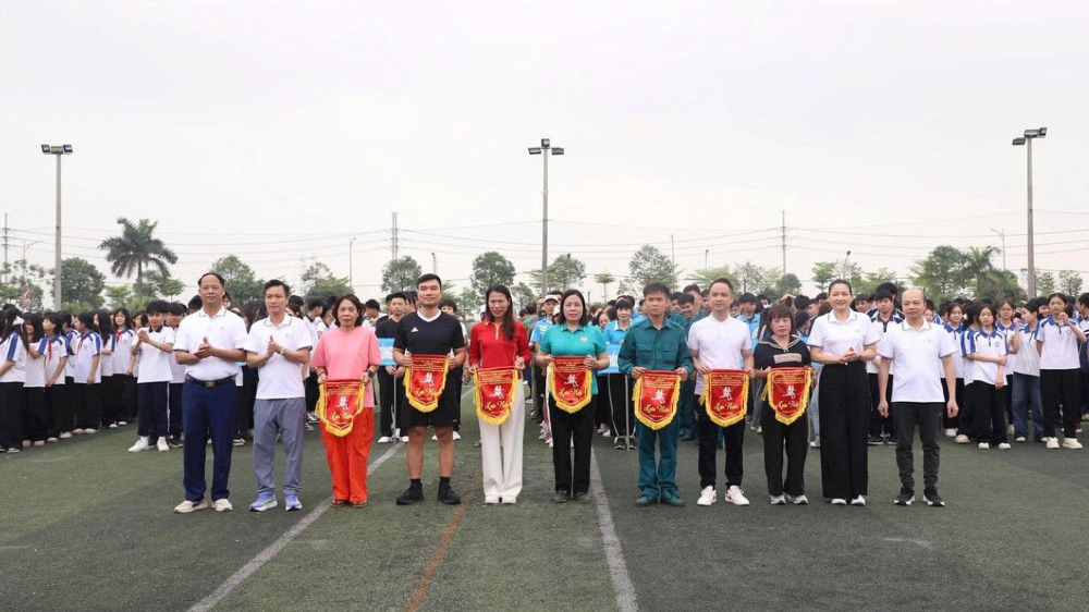 Xã Thạnh Oai: Hơn 1.000 người hưởng ứng Ngày chạy Olympic vì sức khỏe toàn dân