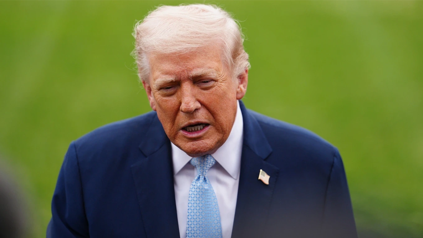 Toan tính của ông Trump sau tối hậu thư về Hormuz