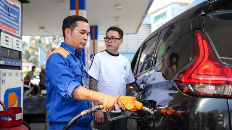 Bộ Chính trị yêu cầu bảo đảm nguồn cung, giá nhiên liệu ổn định