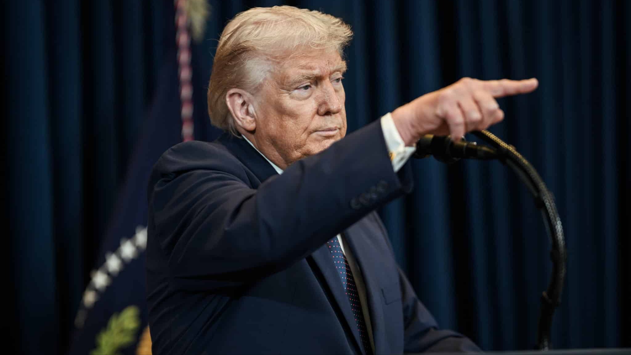 Tổng thống Trump đe dọa siết chặt an ninh sân bay Mỹ