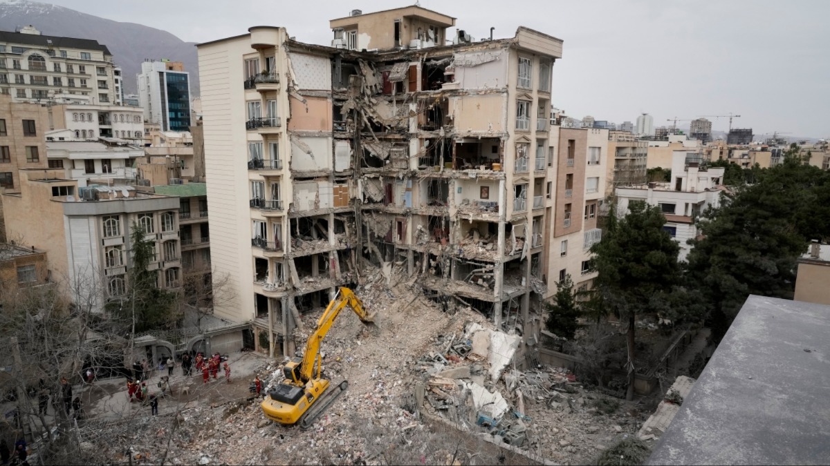 Israel tuyên bố không kích trụ sở IRGC