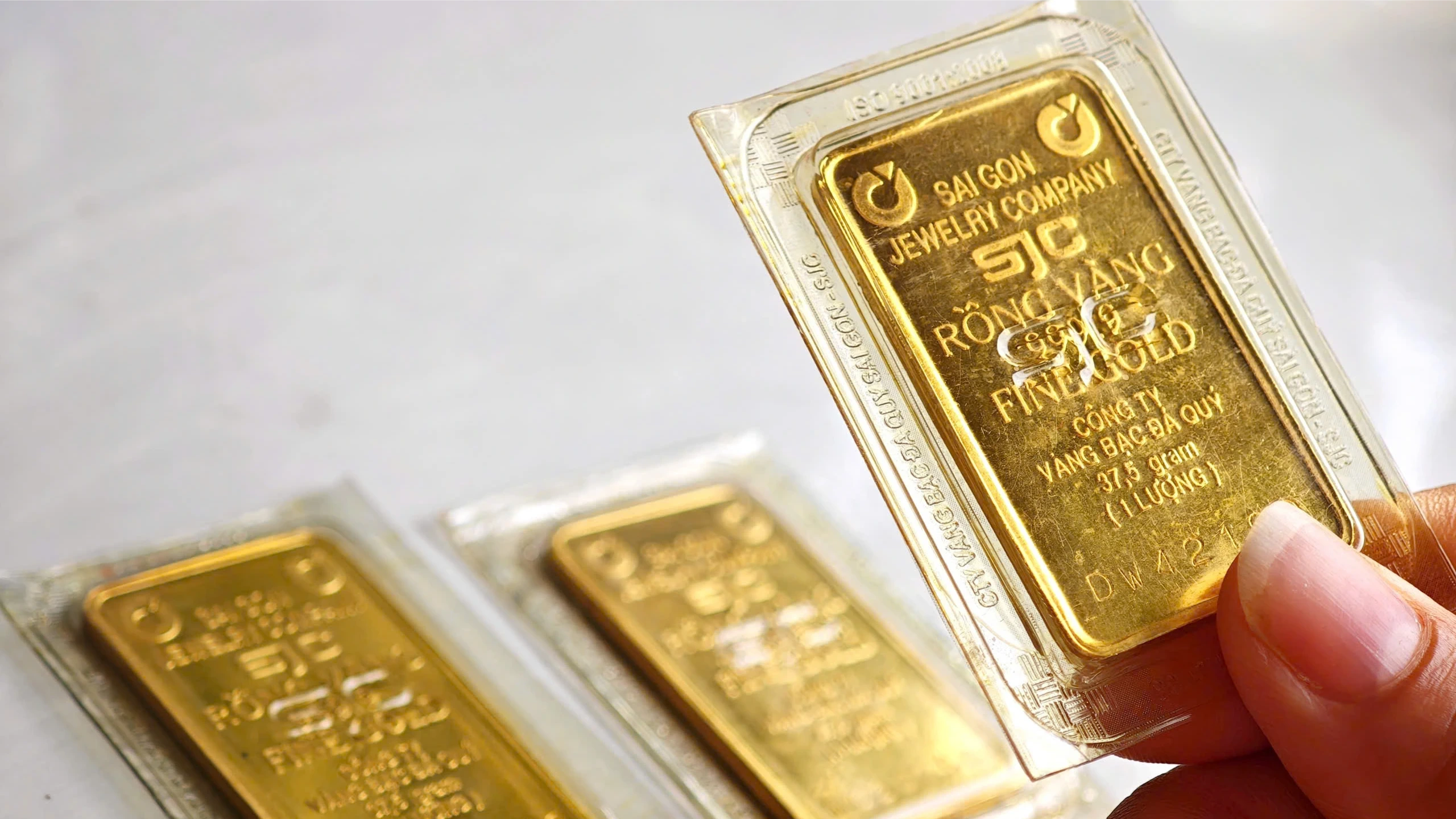 Giá vàng nhẫn vượt xa SJC, lên ngưỡng 175,5 triệu đồng mỗi lượng