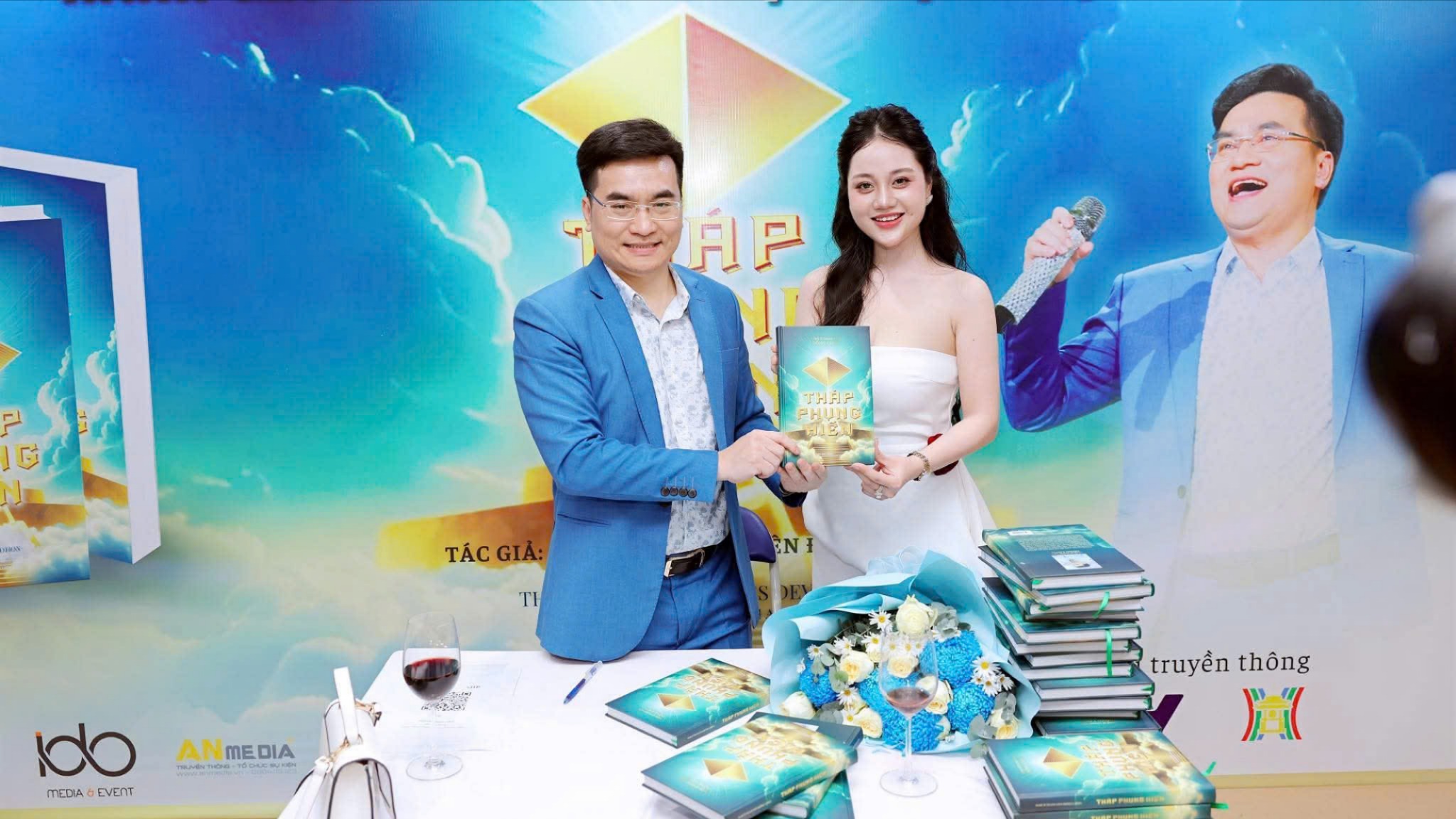 Ấn tượng chương trình nghệ thuật thiện nguyện 'Tháp Phụng Hiến'