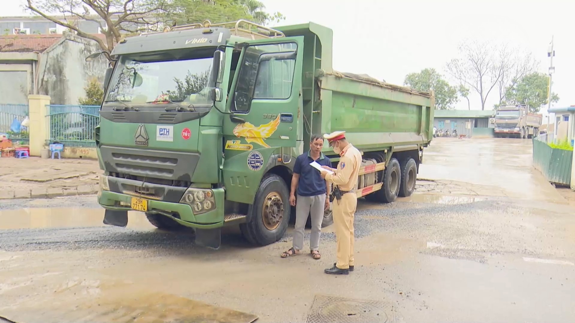 Kiểm soát xe từ cổng công trường, ngăn vi phạm gây mất ATGT