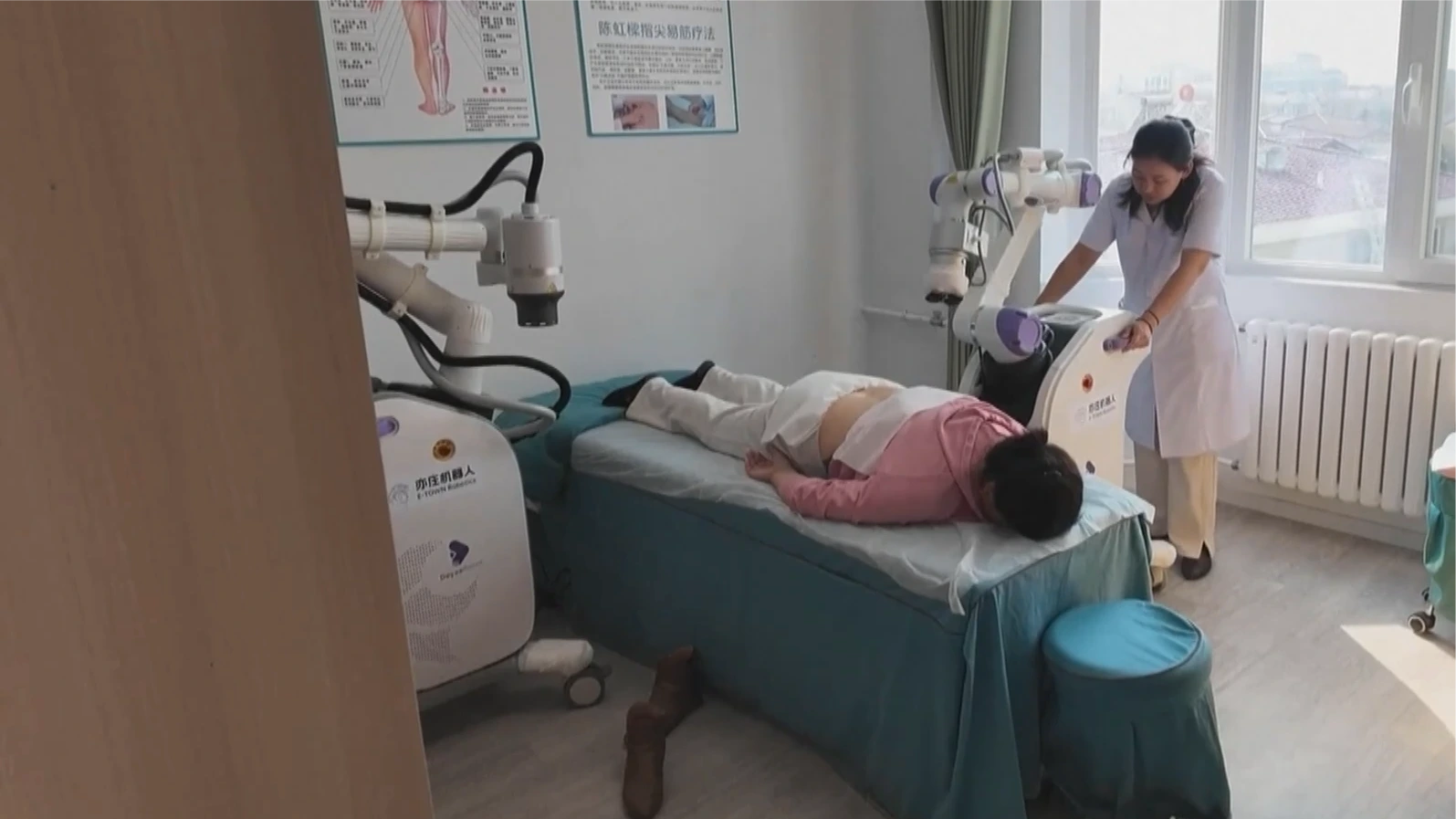 Trung Quốc mở trạm chăm sóc người cao tuổi bằng robot